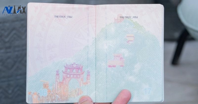 Hình ảnh Khu di tích lịch sử Đền Hùng được in chìm trong hộ chiếu